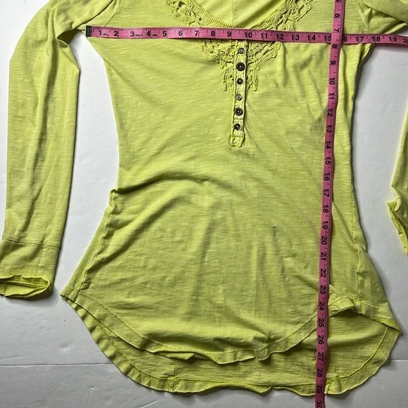 WE THE FREE PEOPLE Lou Legacy Henley Top‎ M Crochet Lace Highlighter Yellow Y2K - Picture 13 of 17
